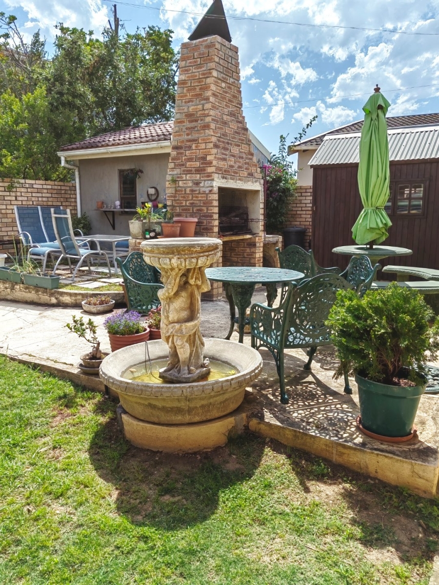 4 Bedroom Property for Sale in Wavecrest Eastern Cape